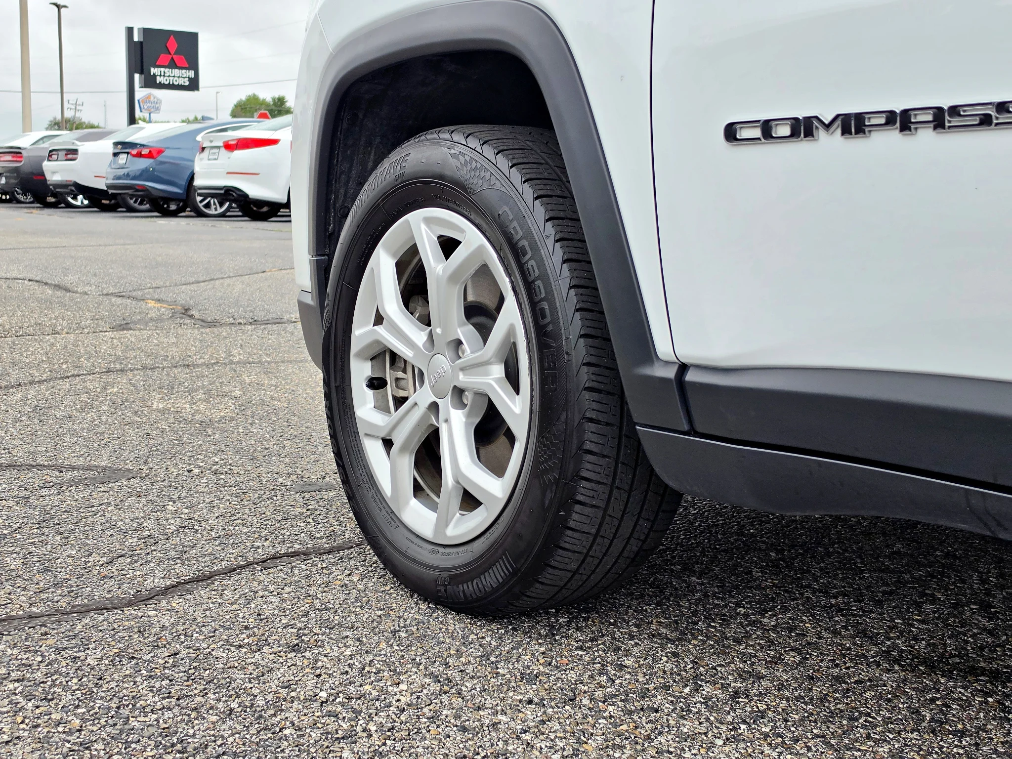 Used 2024 Bright White Clearcoat Jeep Latitude image 26