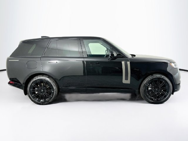 New 2027 Black Land Rover SE image 4