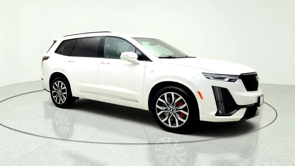 Used 2024 Crystal White Tricoat Cadillac AWD 4dr Sport w/ Six-Person Seating image 3