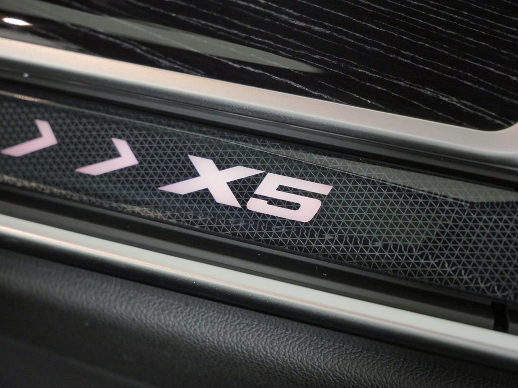 New 2026 Black Sapphire Metallic BMW xDrive40i image 24