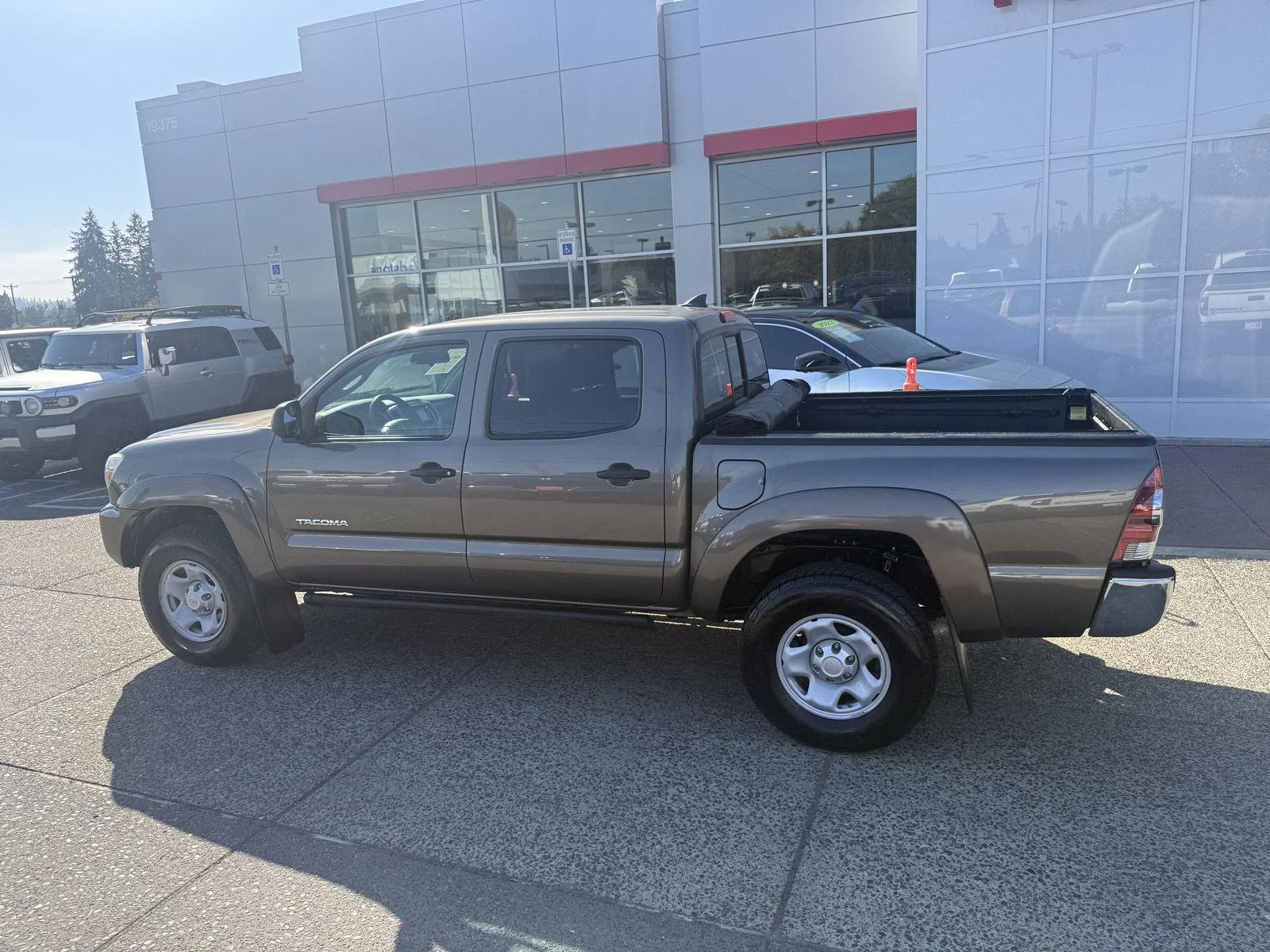Used 2014 Pyrite Mica Toyota PreRunner image 3