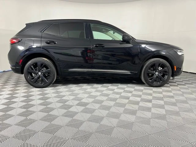 Used 2022 Black Buick Essence image 5