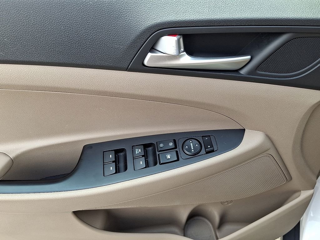 Used 2019 White Hyundai SE image 12