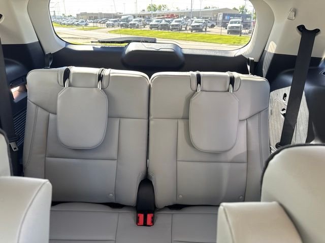 New 2026 Star White Metallic Tri-Coat Ford Active image 15