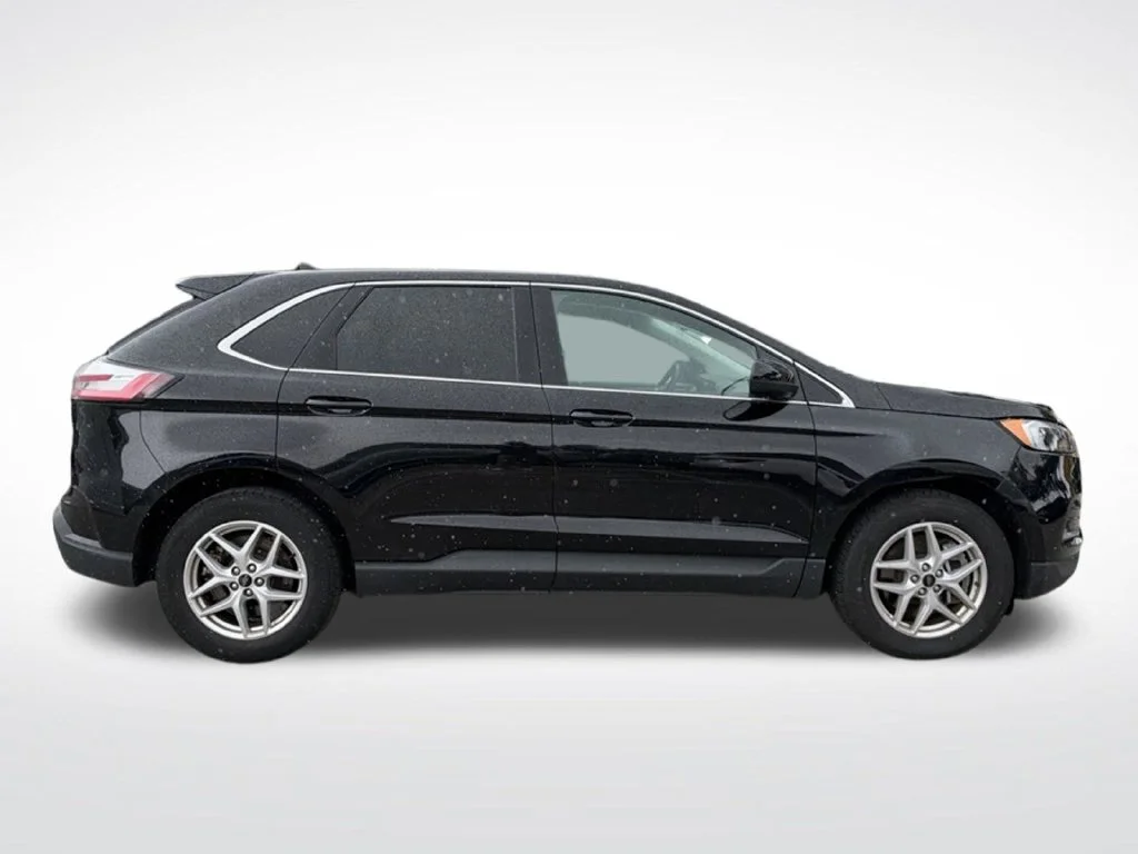 Used 2024 Black Ford SEL image 4