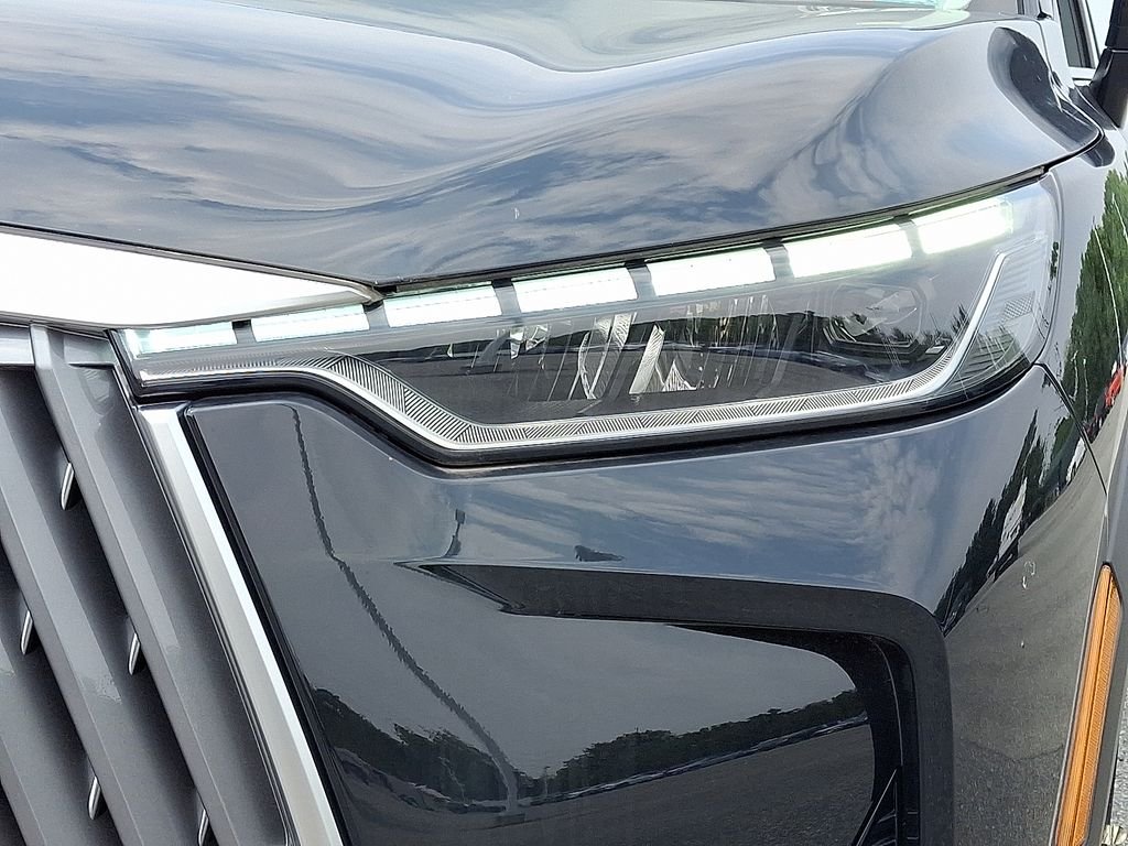 Used 2026 Black INFINITI LUXE image 10