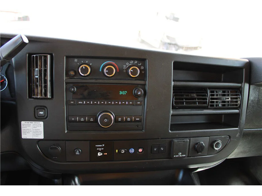 Used 2021 Special Exterior Color GMC Cutaway Van 2D image 21