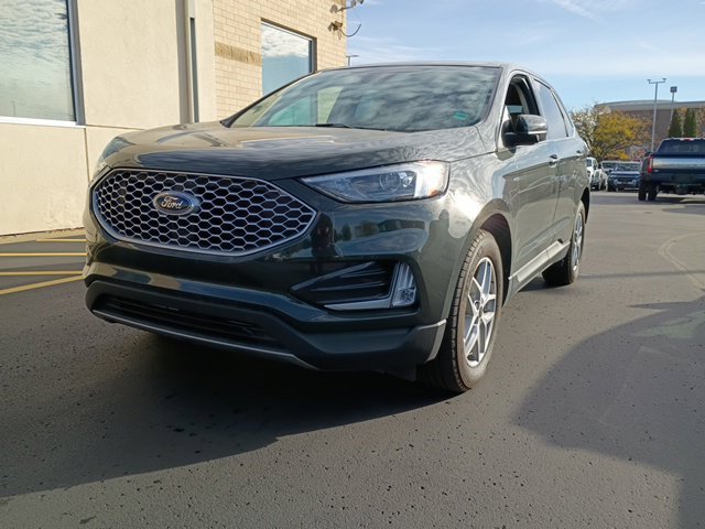 Used 2024 Green Ford SEL image 5