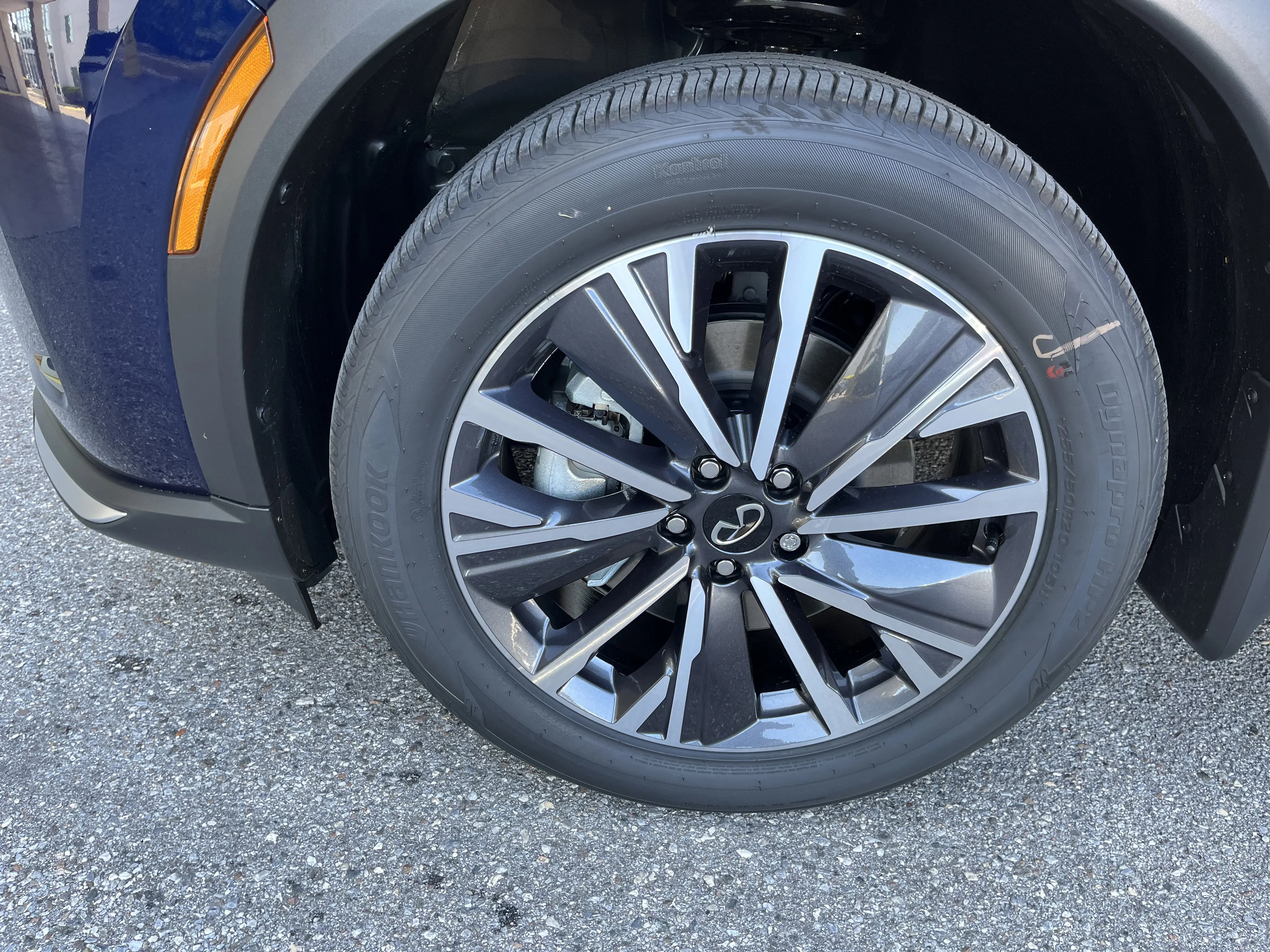 New 2027 Grand Blue INFINITI LUXE image 10