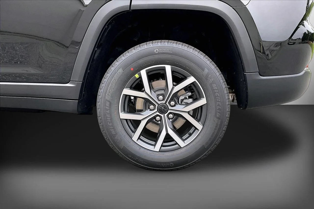 New 2027 High Gloss Black Jeep Laredo image 32