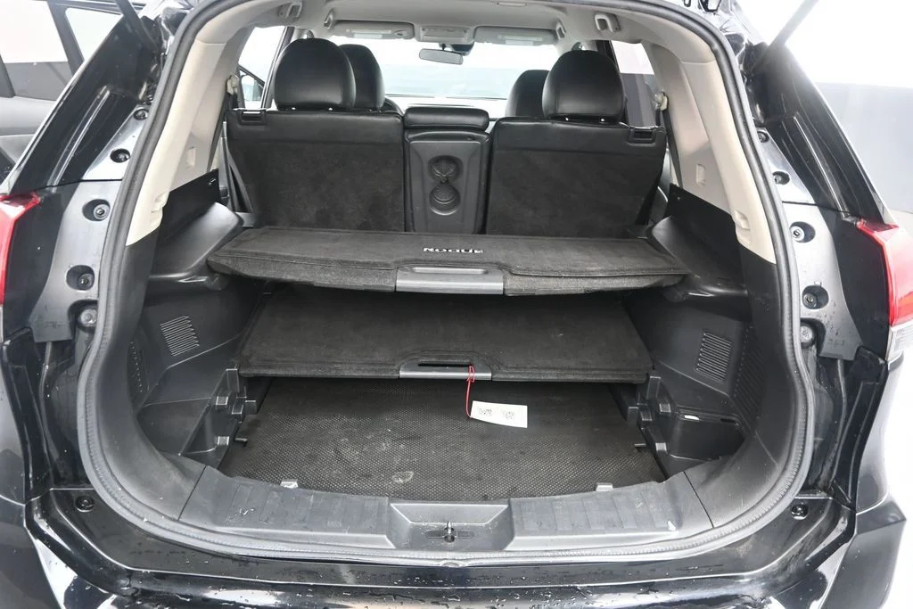Used 2020 Black Nissan S image 14