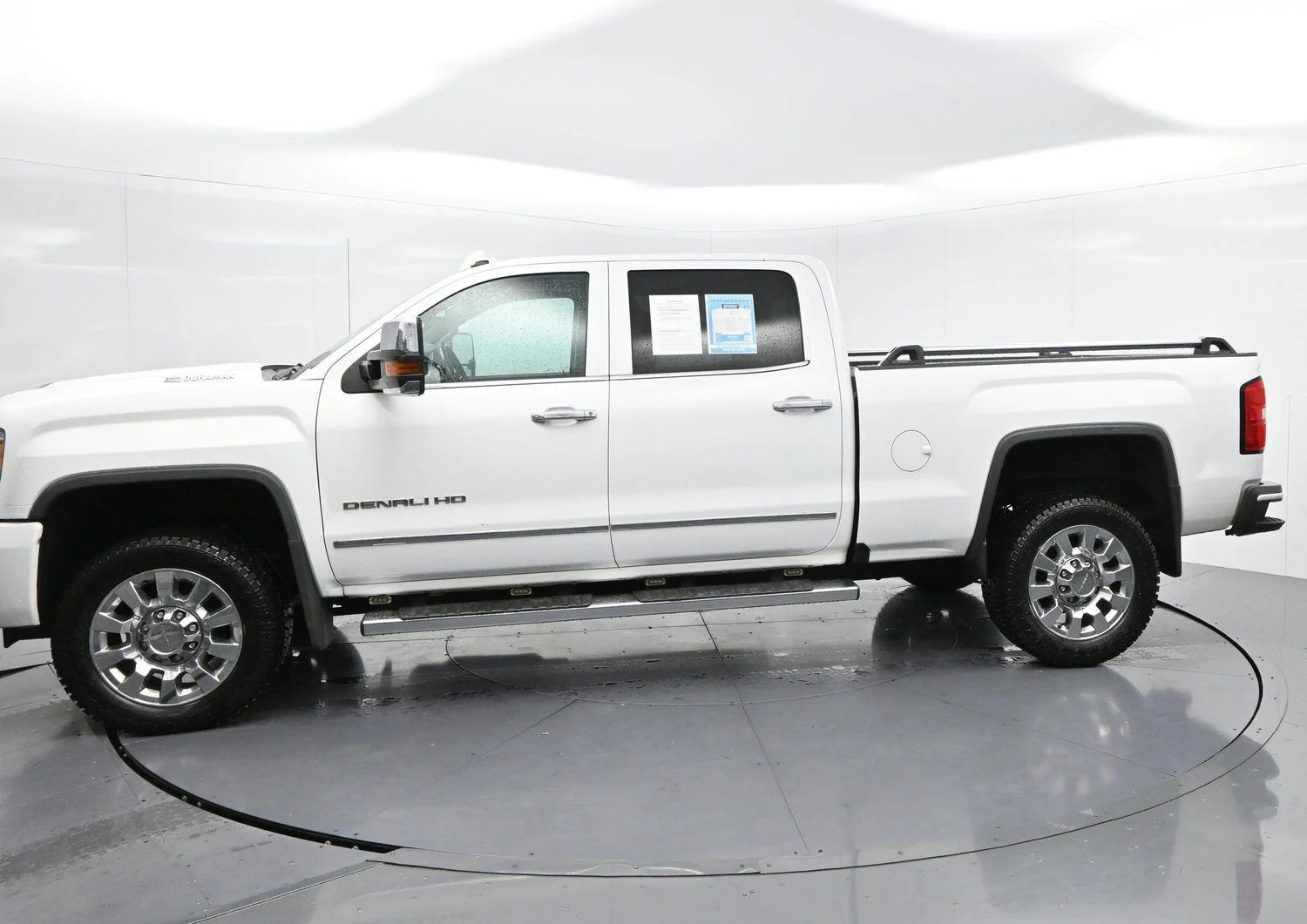 Used 2019 Summit White GMC Denali image 4