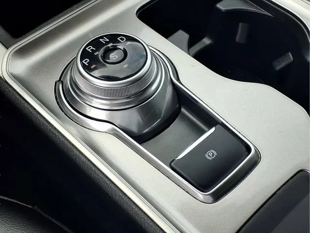 Used 2024  Ford SEL image 8