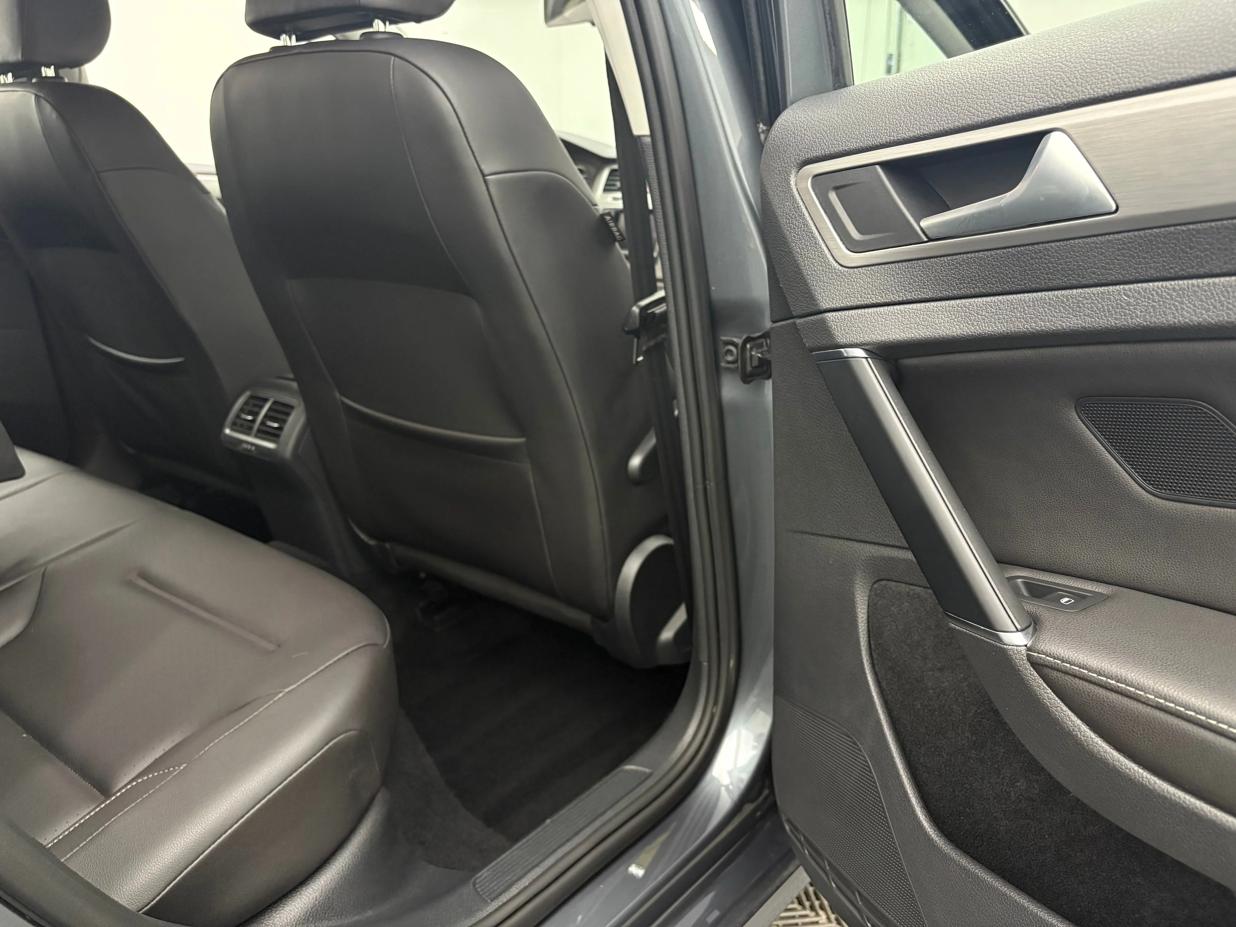 Used 2015 Platinum Gray Metallic Volkswagen TDI S 4-Door image 30