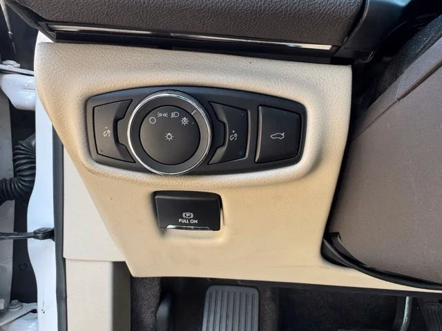 Used 2017 White Lincoln Reserve image 22