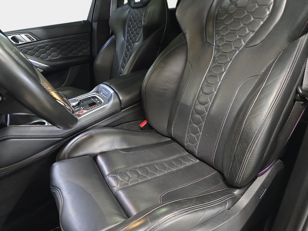 Used 2021 Black Sapphire Metallic BMW  image 17