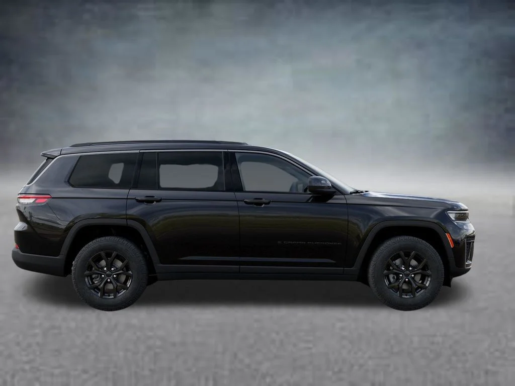 New 2026 Diamond Black Crystal Pearl-Coat Exterior Paint Jeep Laredo image 21