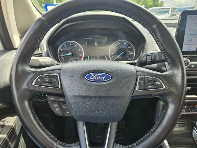 Used 2020 Diamond White Ford SE image 9