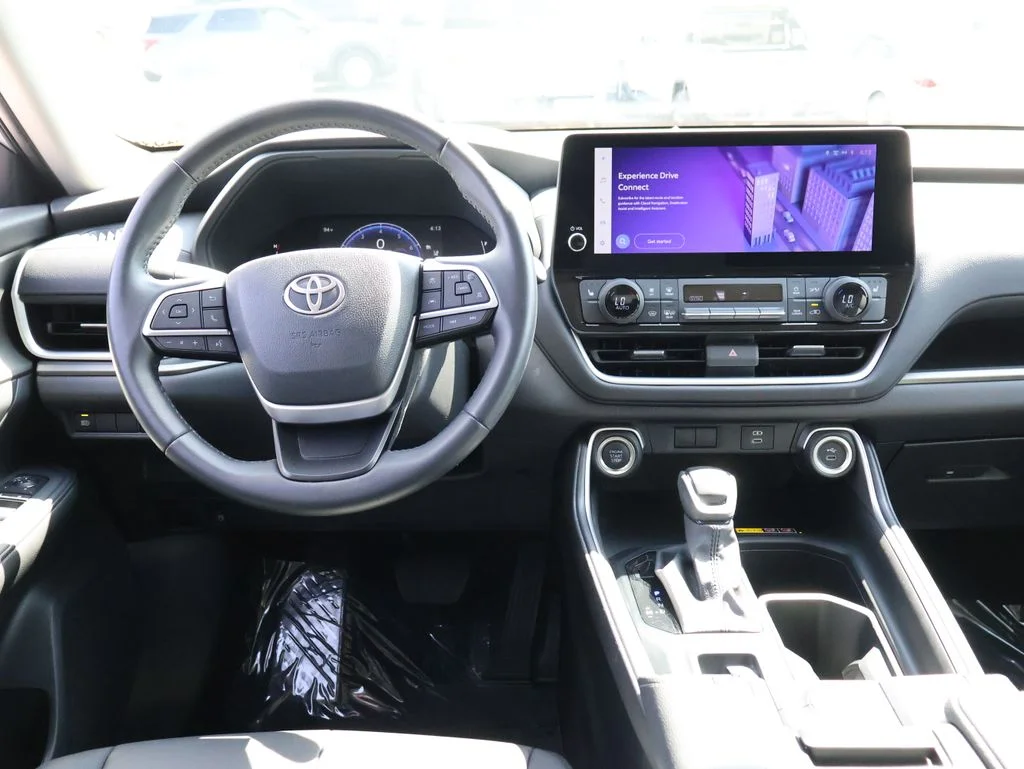 Used 2025 Silver Toyota XLE image 19