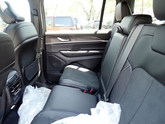 New 2026 Baltic Gray Metallic Clear-Coat Exterior Paint Jeep Laredo image 13