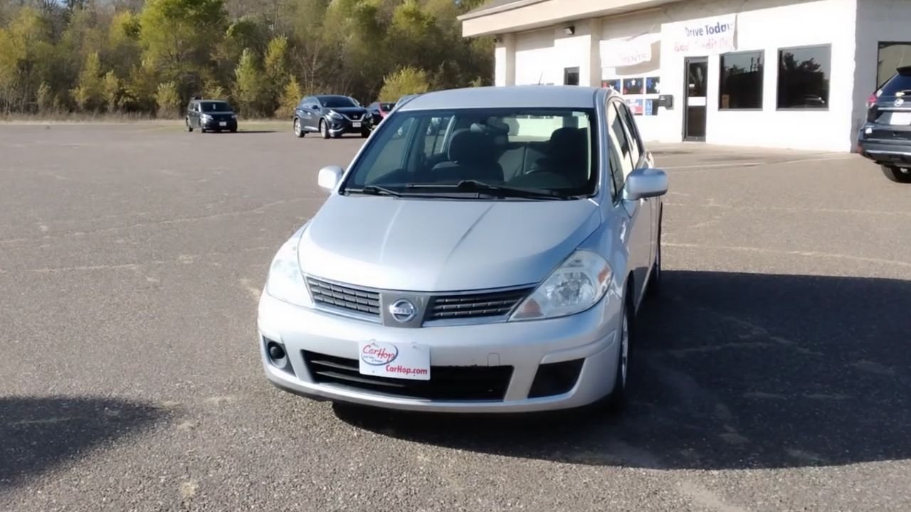 2008 Nissan Versa S photo 2