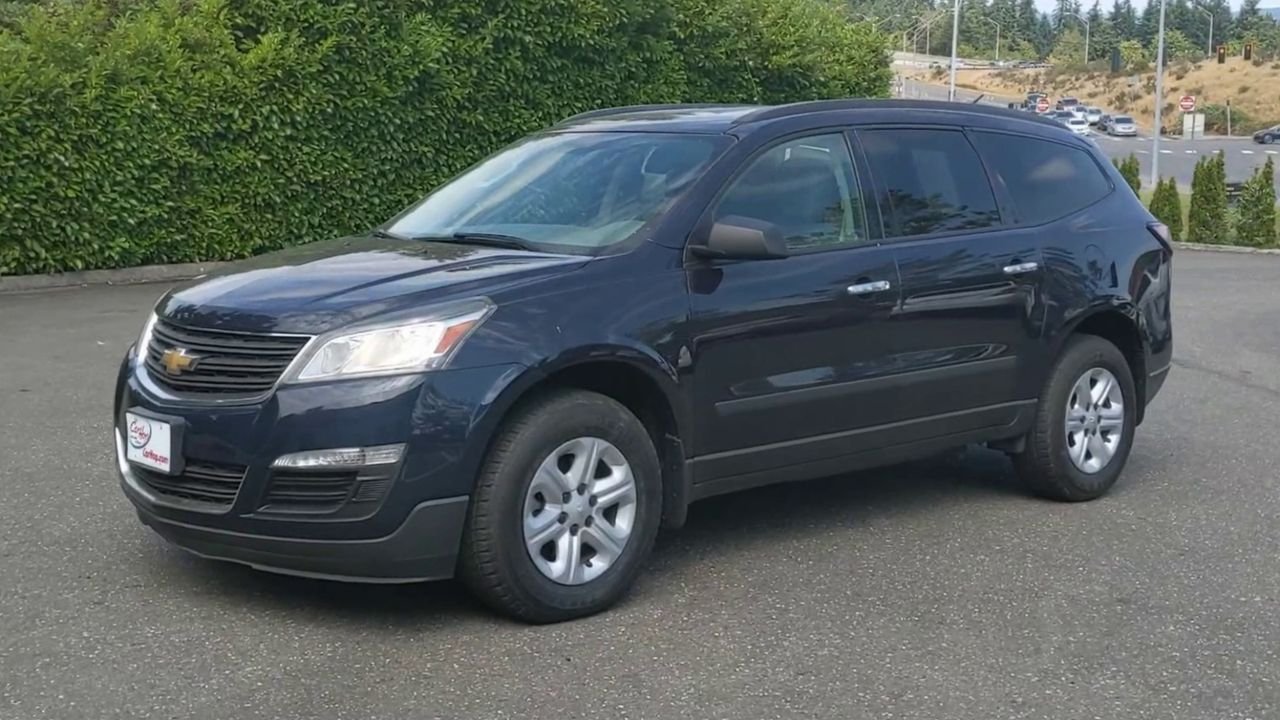 2017 Chevrolet Traverse LS photo 3