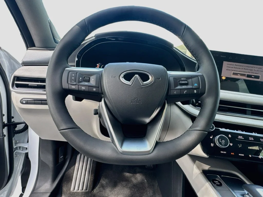 New 2027 RADIANT WHITE INFINITI Luxe FWD image 11