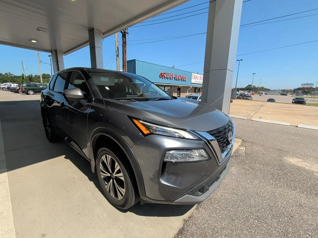 Used 2023 Gray Nissan SV image 3