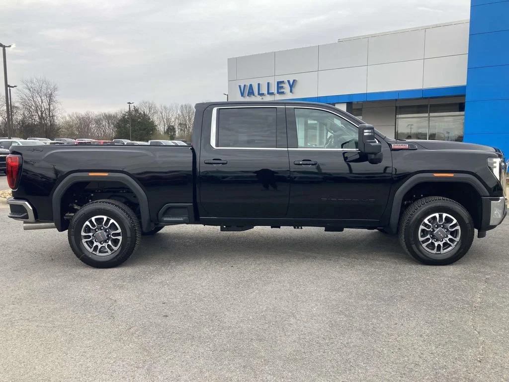New 2026 Onyx Black GMC SLE image 2