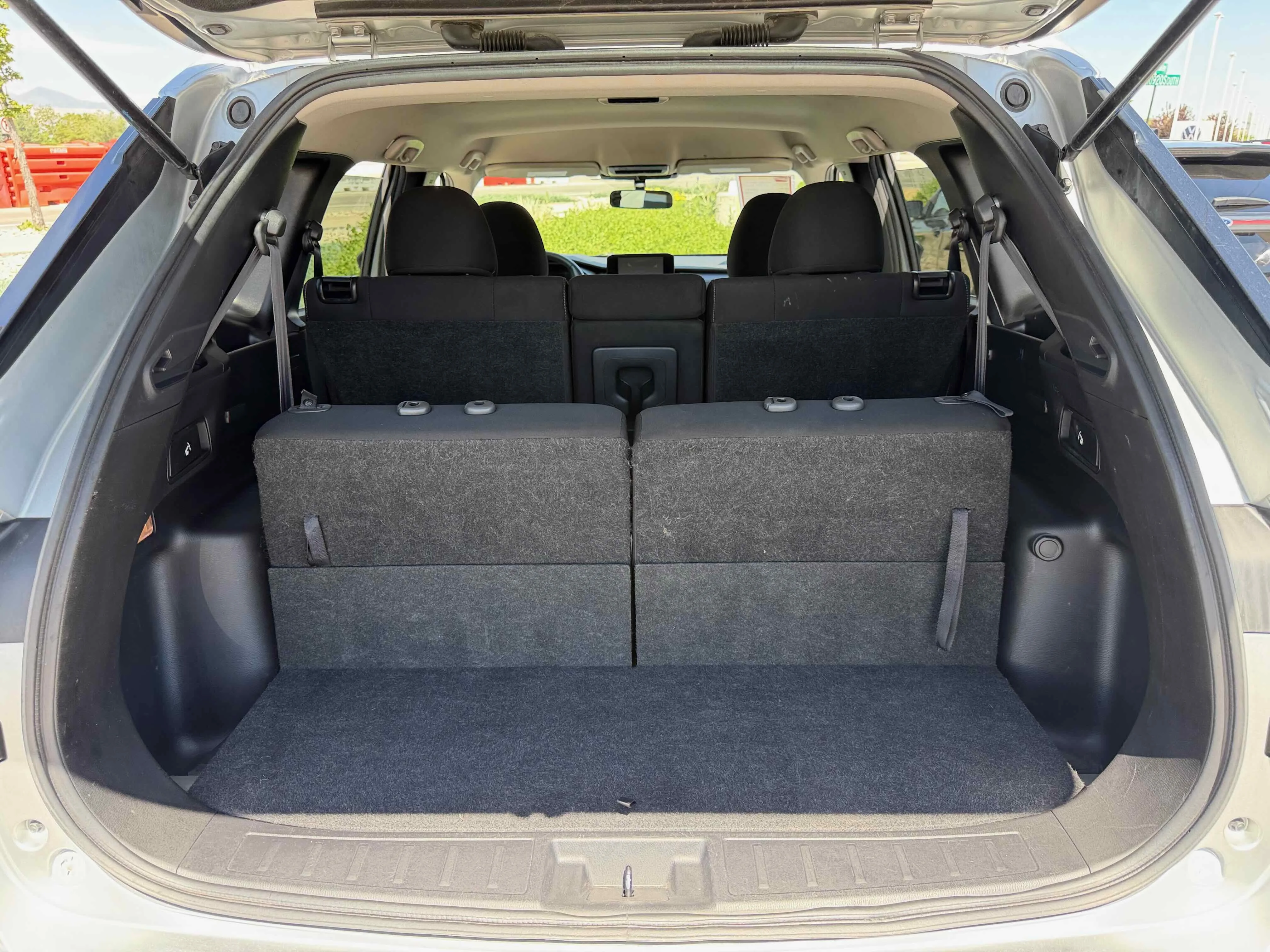 Used 2024  Mitsubishi ES image 25