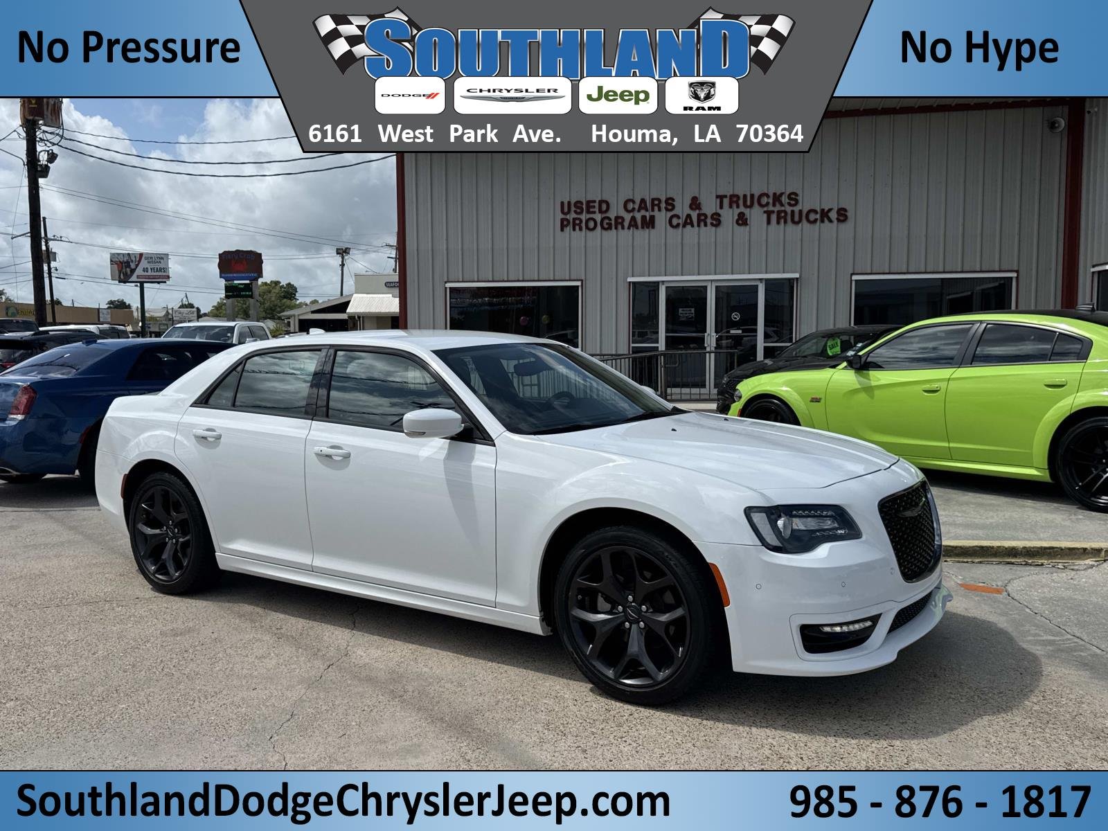 2023 Chrysler 300 Touring L RWD's photo