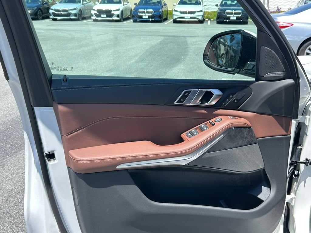 New 2026 Mineral White Metallic BMW xDrive40i image 11