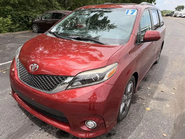 Used 2017 Salsa Red Pearl Toyota SE Premium 8-Passenger image 7
