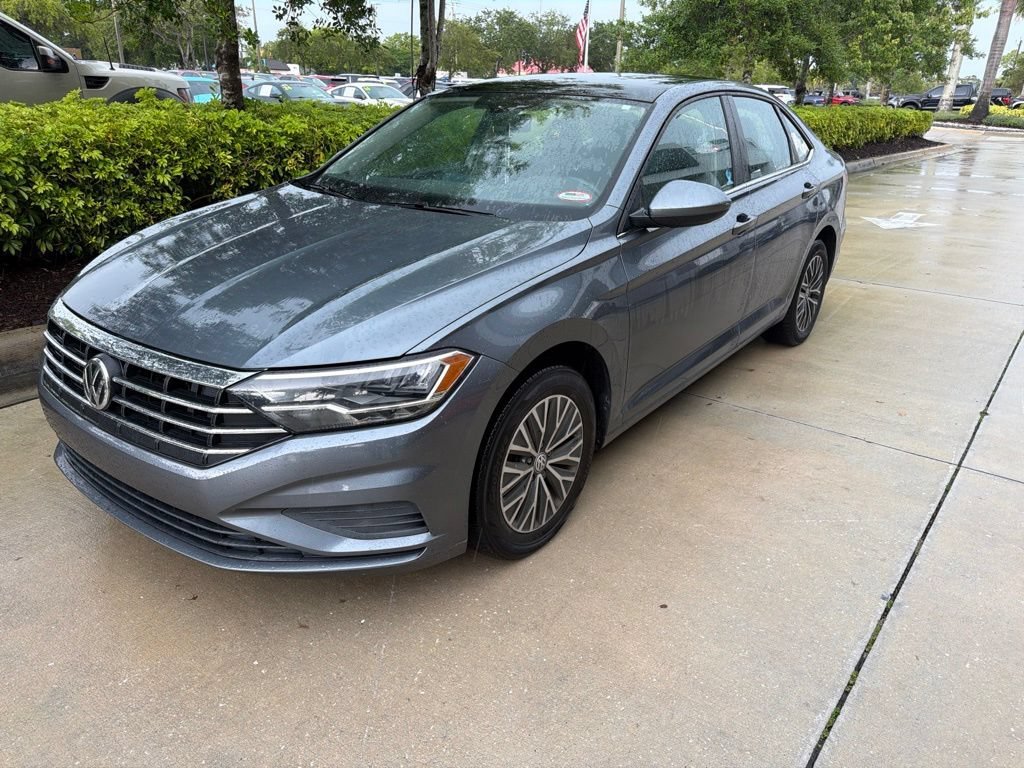 Used 2020 Gray Volkswagen 1.4T SE image 1