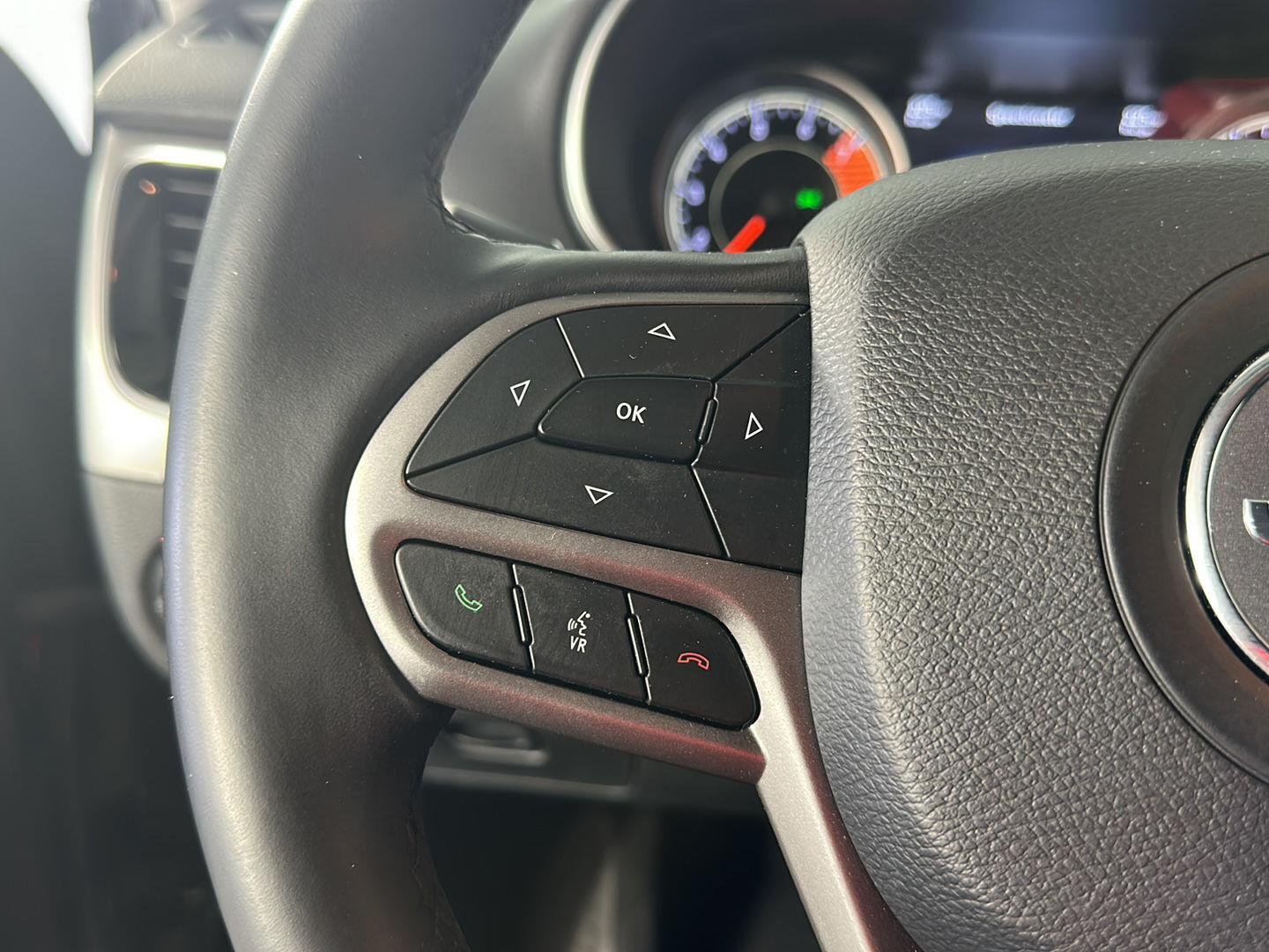 Used 2019 Diamond Black Crystal Pearlcoat Jeep Limited image 19