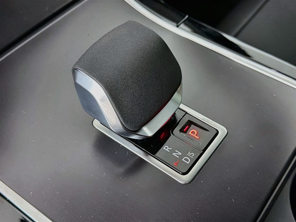 New 2026 Santorini Black Land Rover P250 Base image 17