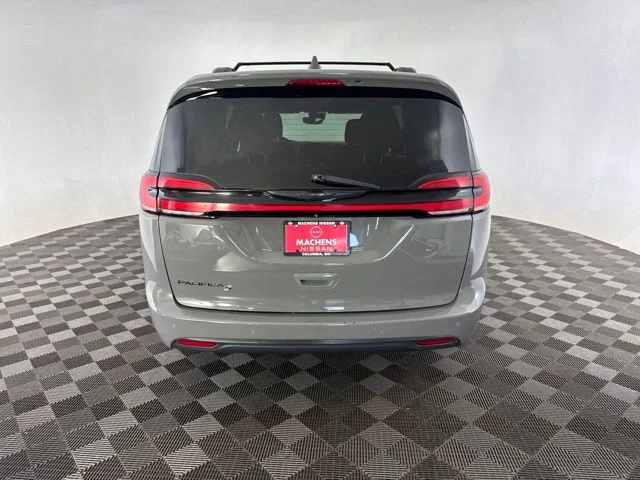 Used 2021 White Chrysler Touring image 6