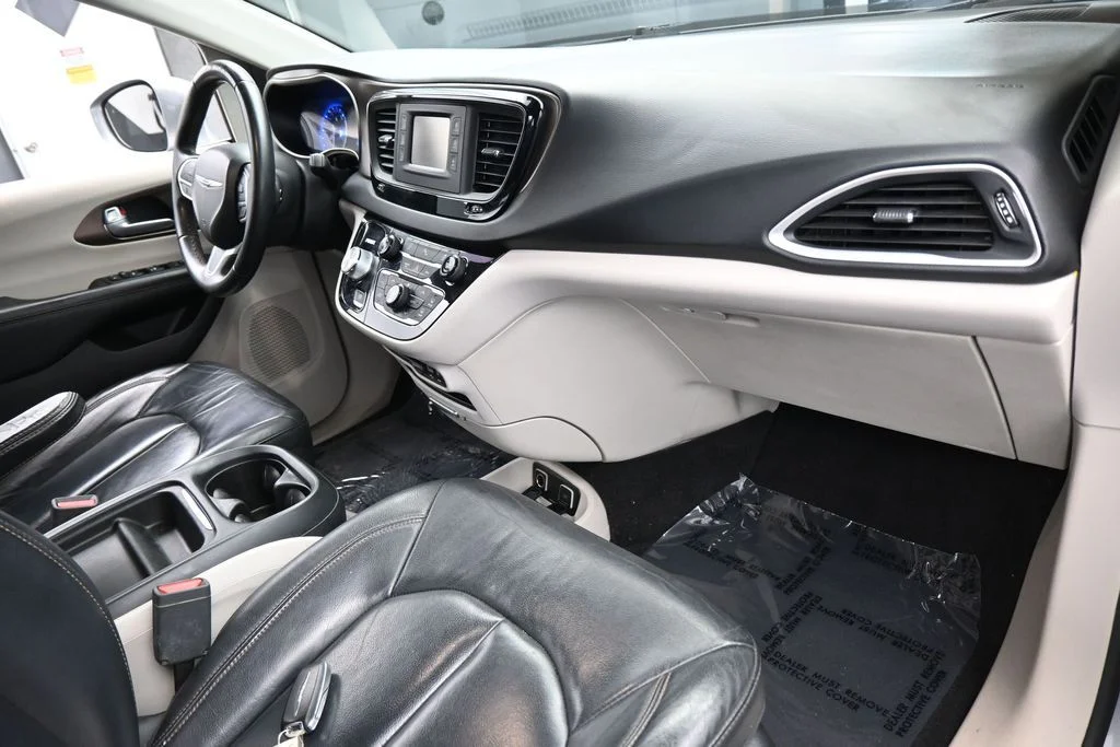 Used 2017 Billet Silver Metallic Clearcoat Chrysler Touring L image 44