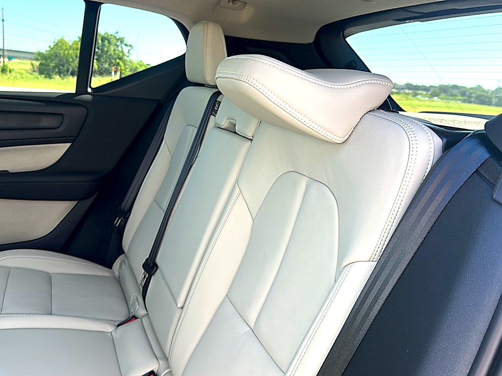 New 2026 Vapour Grey Volvo Plus image 17