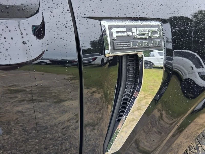 Used 2025 Agate Black Metallic Ford LARIAT image 16