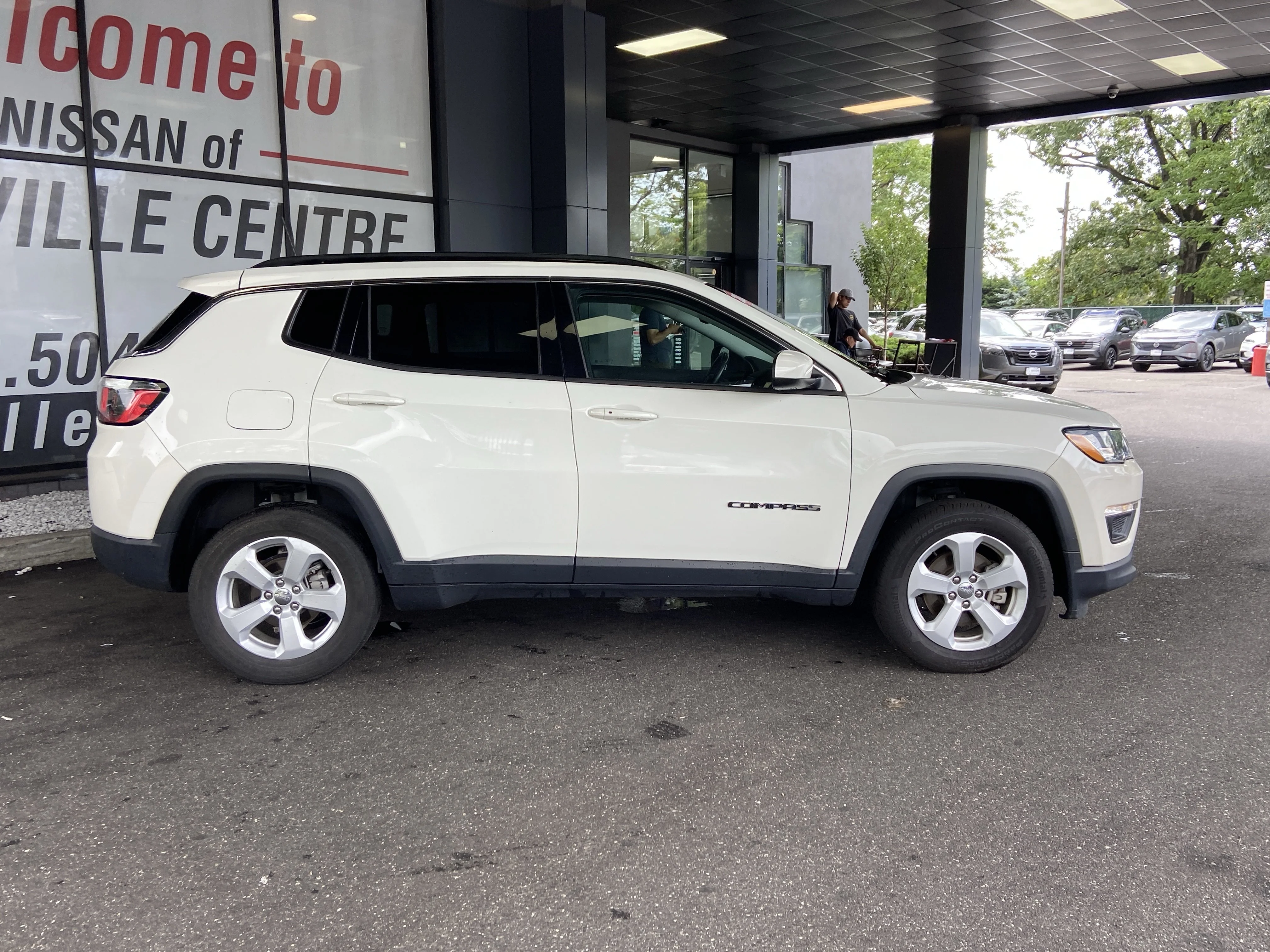 Used 2020 White Clearcoat Jeep Latitude image 4
