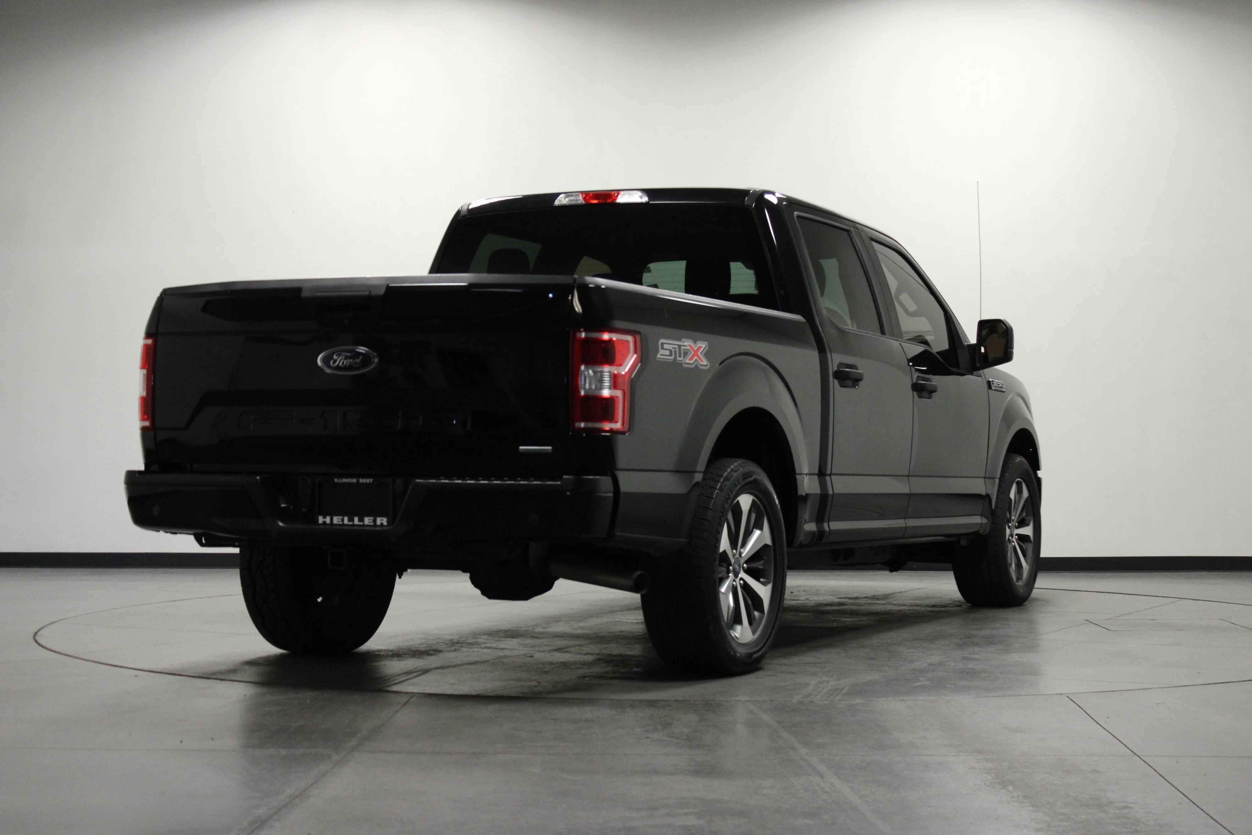 Used 2019 Agate Black Metallic Ford XL image 4