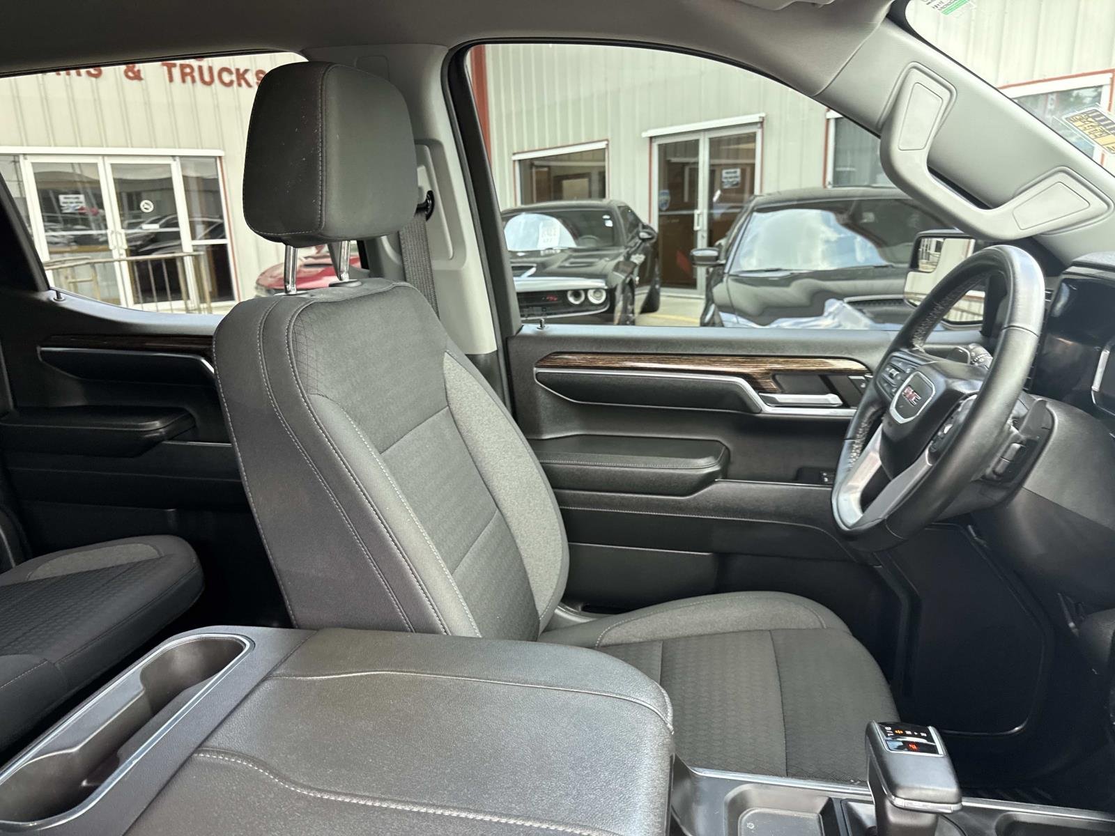 Used 2024 Onyx Black GMC Elevation image 10