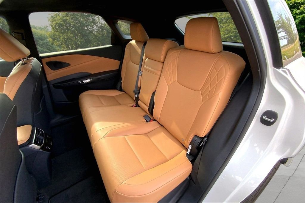 Used 2024 White Lexus 350 Premium image 21