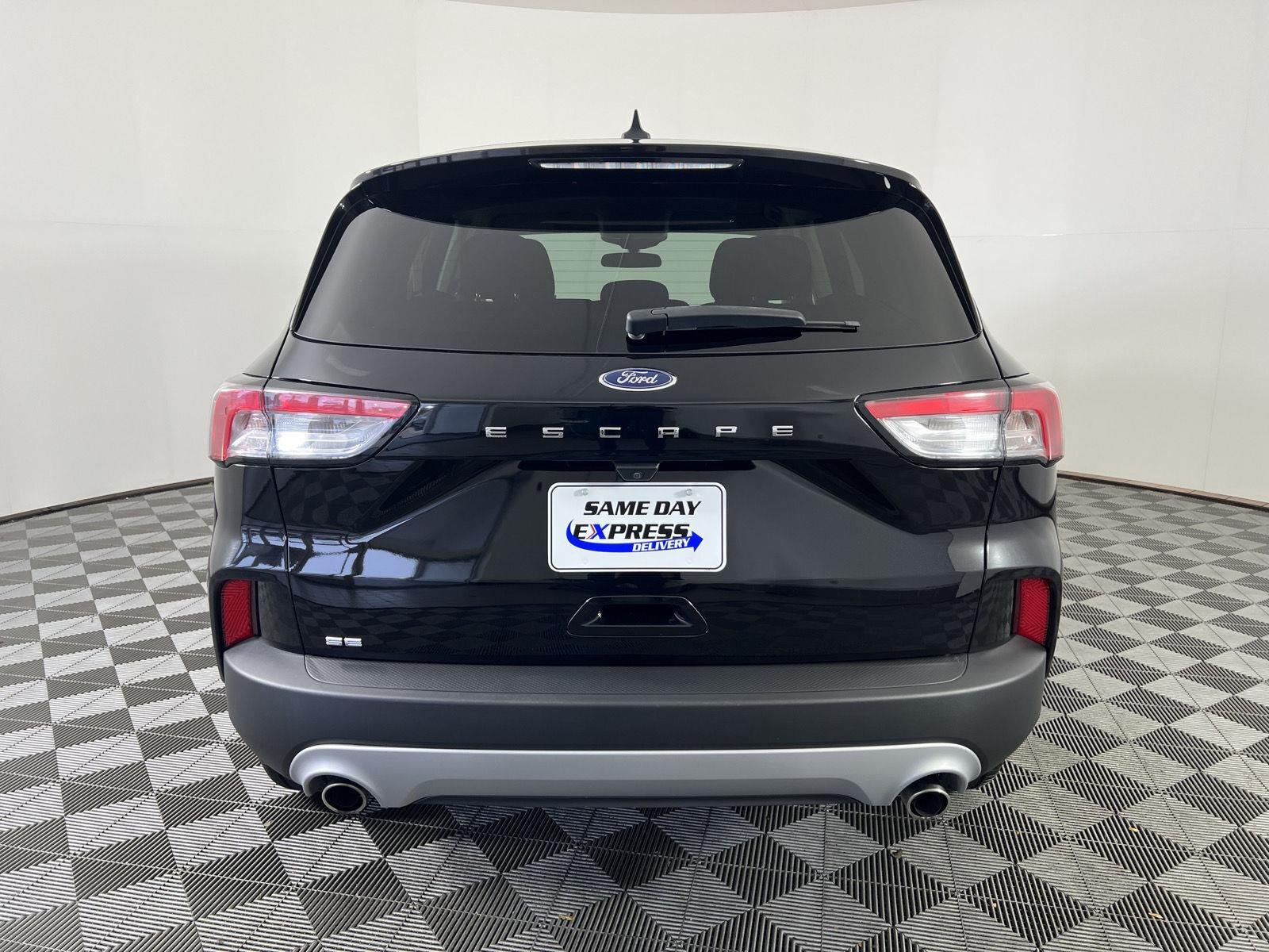 Used 2022 Agate Black Ford SE image 23