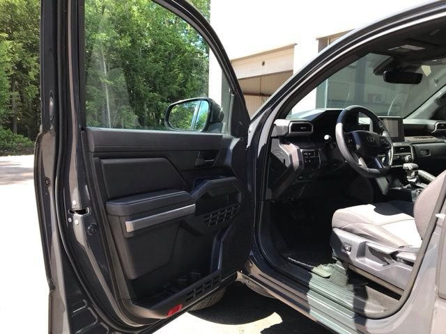 Used 2025  Toyota SR5 image 8