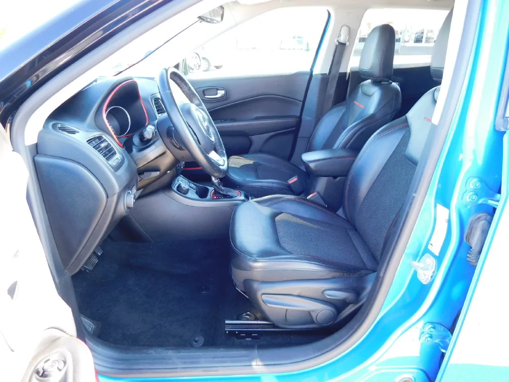 Used 2018 Blue Jeep Trailhawk image 12