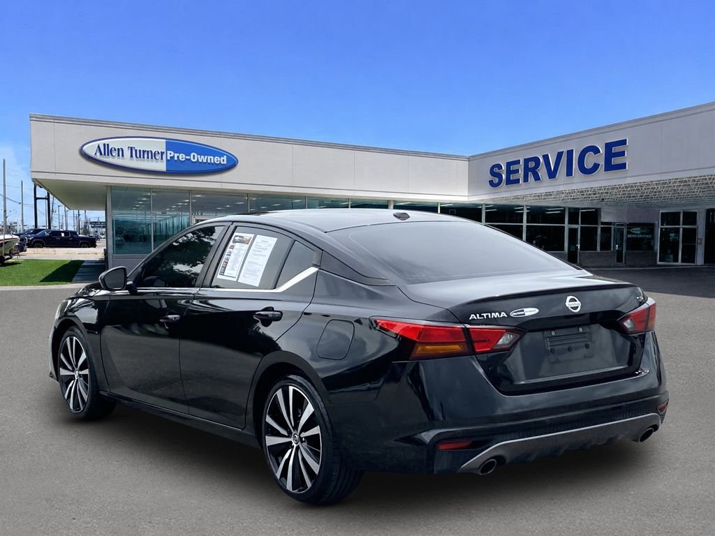 Used 2022 Super Black Clearcoat Nissan 2.5 SR image 6