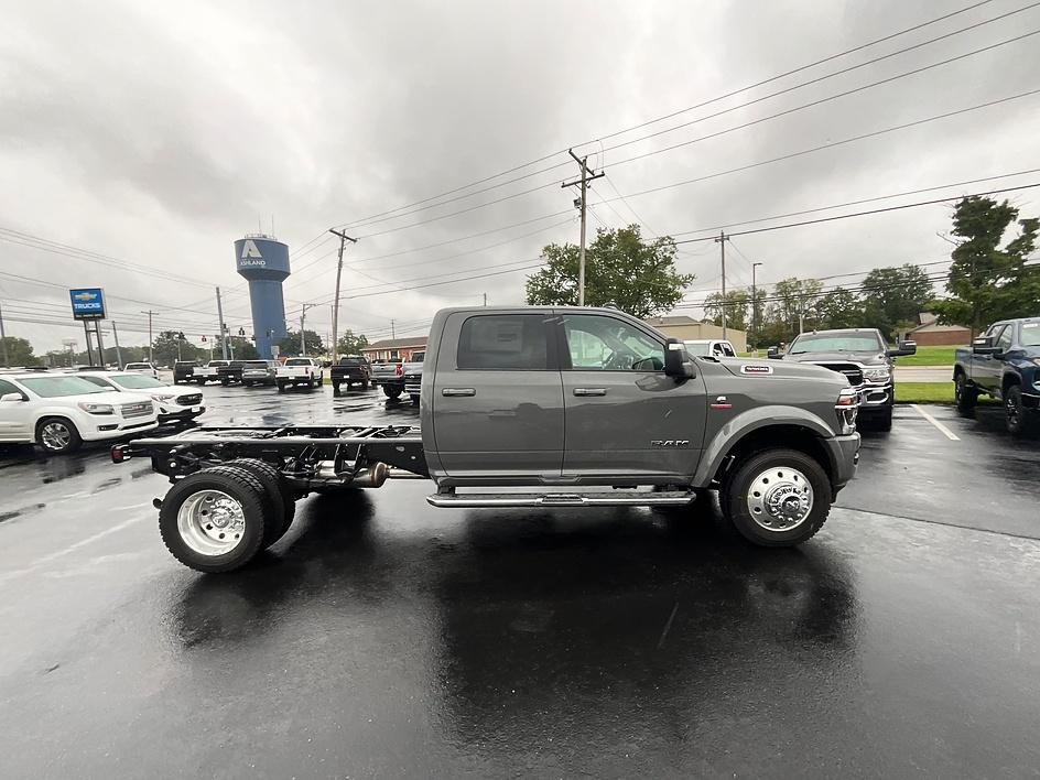New 2027 Ceramic Gray Clearcoat RAM Laramie image 4