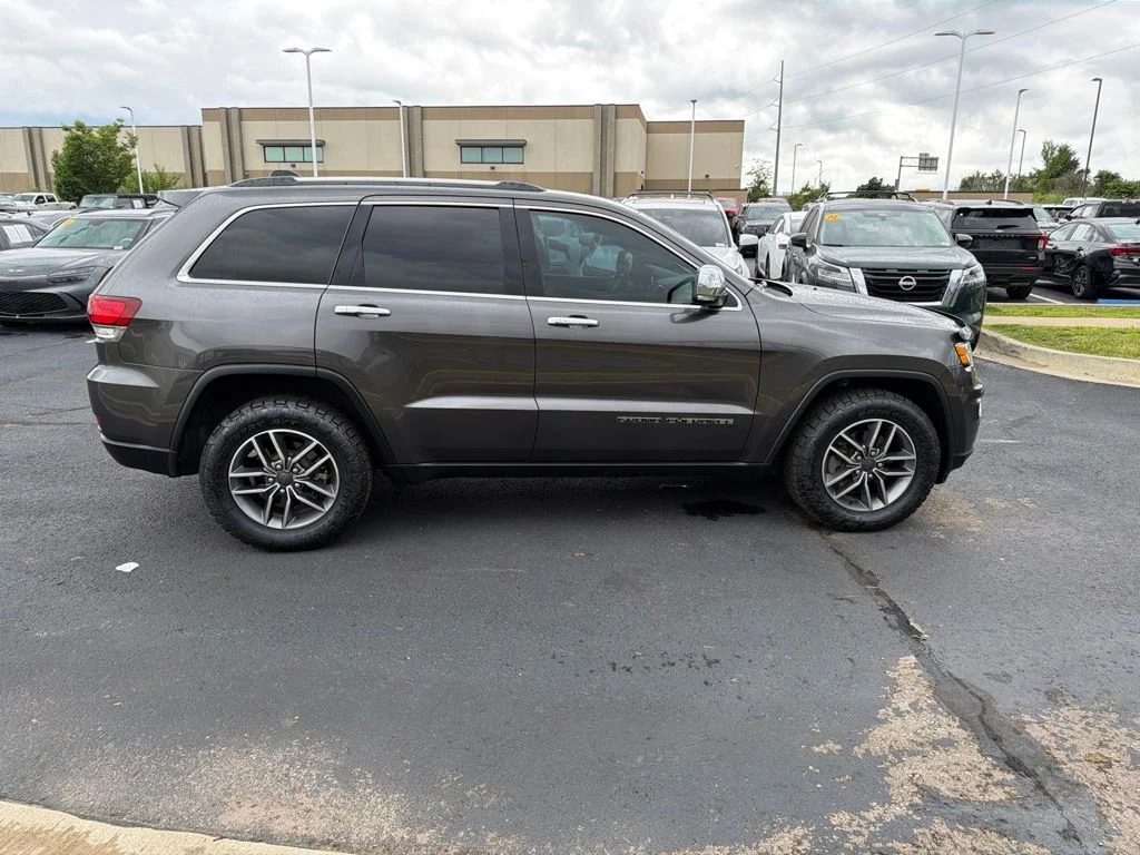 Used 2020 Gray Jeep Limited image 8